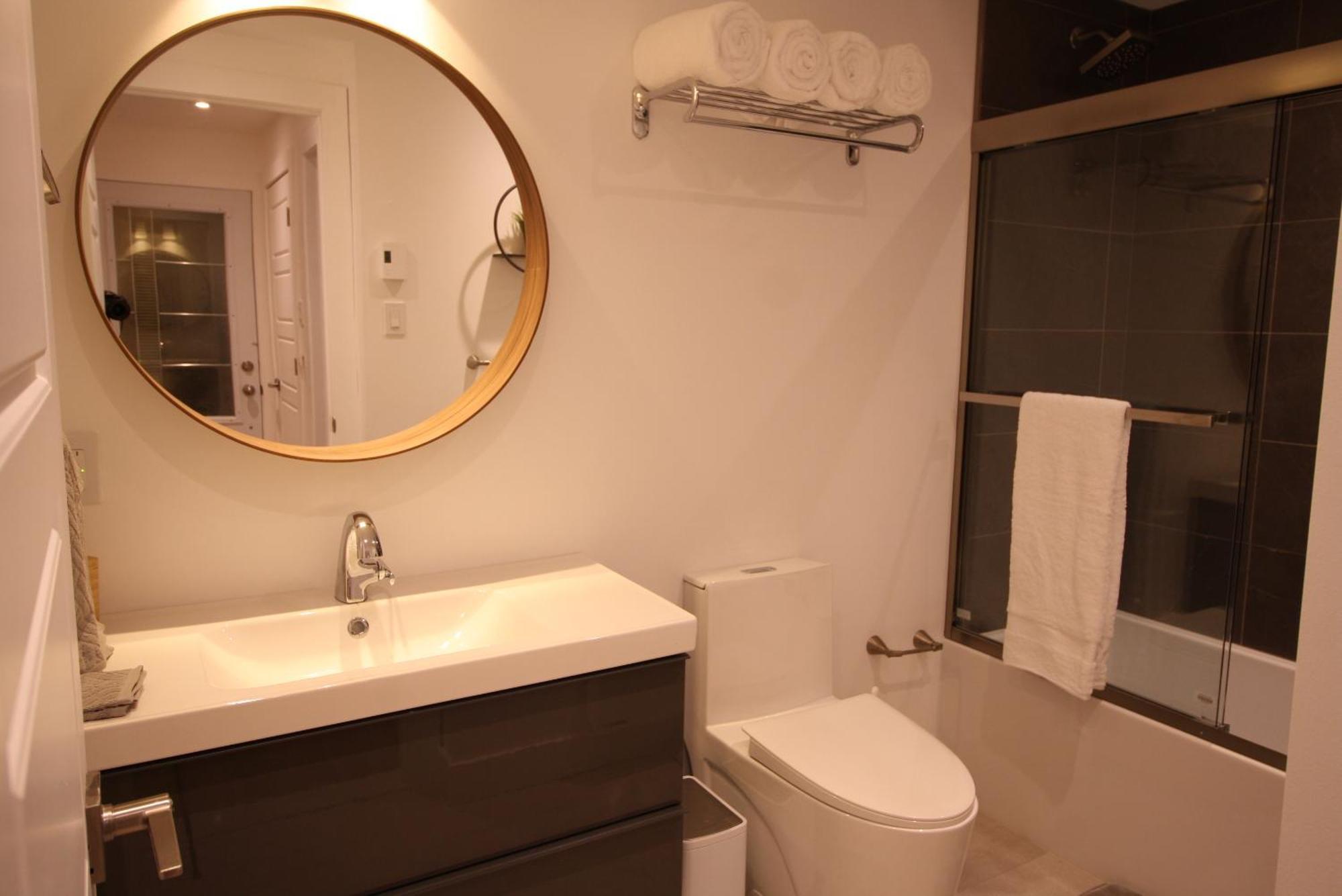 Appartamento Luxueux - Deco Moderne, Rosemont Montréal Esterno foto
